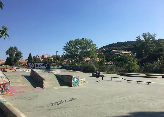 Superbe 2 Pieces Mezzanine, Pres Plage, Parking Inclus, Animaux Admis - Fr-1-338-528 Sète